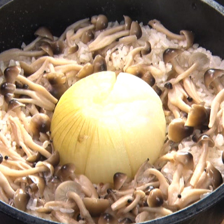 丸ごと玉ねぎの炊き込みご飯